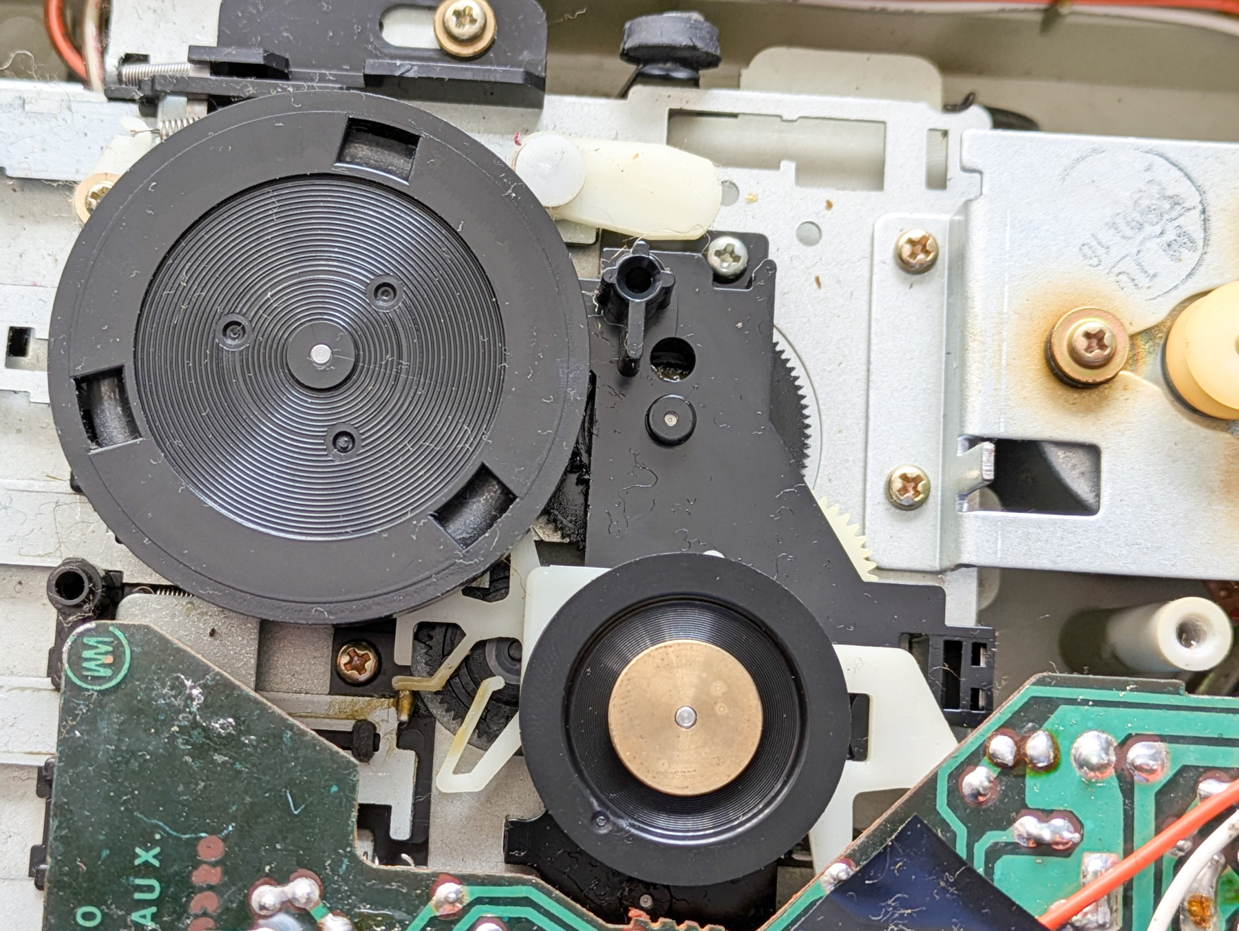 Cassette recorder motor wheels